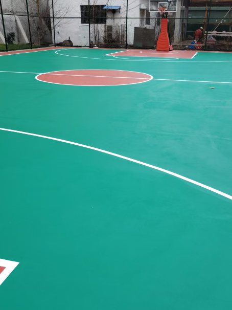 昌化镇 球场长期使用易出现地面开裂
